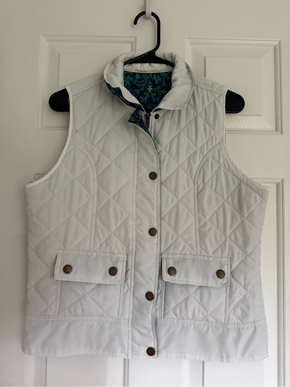 Caribbean Joe Quilted White Sleeveless Vest with Patterned Lining